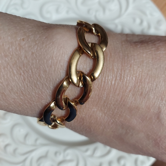 Monet Vintage Polished Gold Tone/Large Flat Oval Link Bracelet - Picture 3 of 8